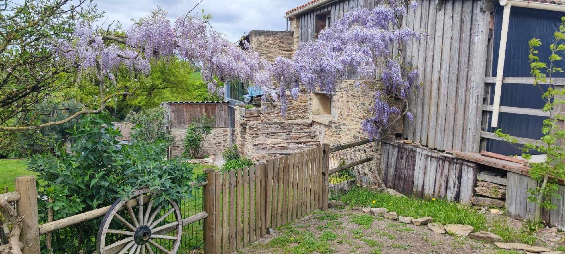 Saint-Florent-des-Bois Aux Yourtes De La Fabrique מראה חיצוני תמונה